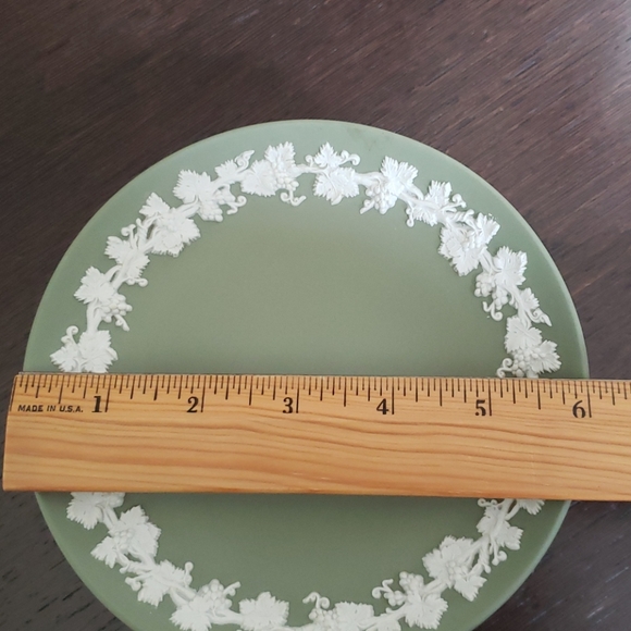 🔥HP🔥VTG Wedgwood Jasperware, grapevine, plate on a stand, light green - Picture 7 of 8